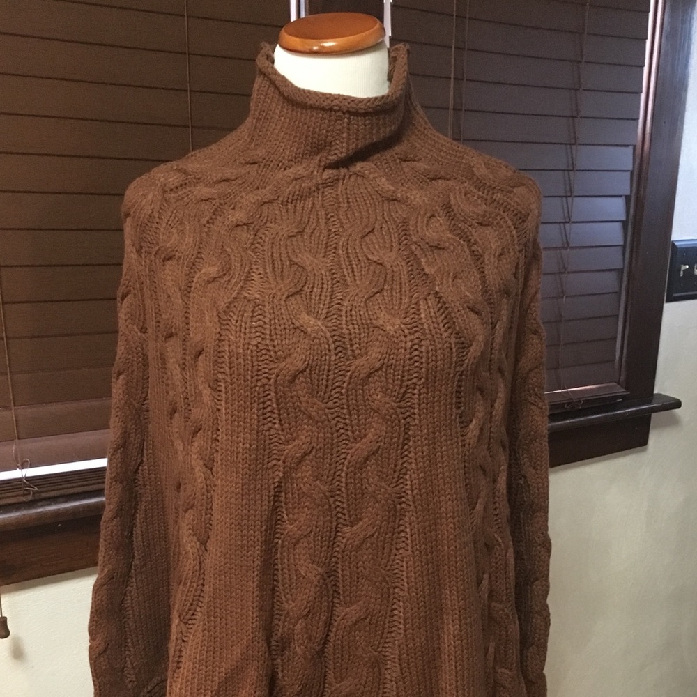 The Kori Knit Cape - Picture 3 of 8